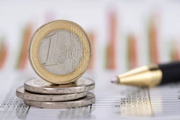Складені Монети Європейської Валюти Даними Фондового Ринку Калькулятора — стокове фото