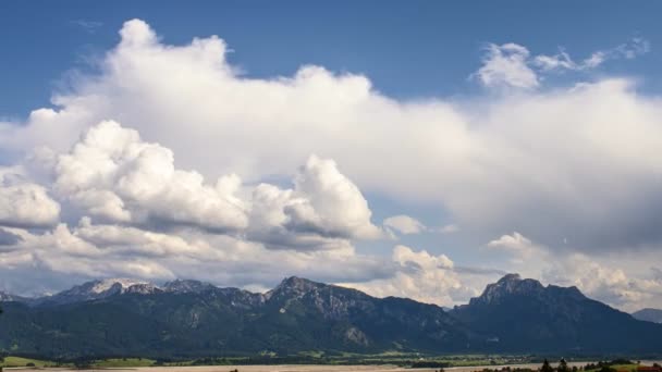 ドイツの美しい風景の上を移動する雲のタイムラプス — ストック動画