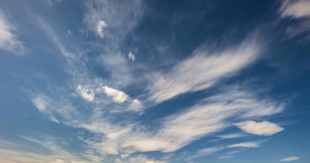 时间流逝的云彩在蔚蓝的天空 — 图库视频影像