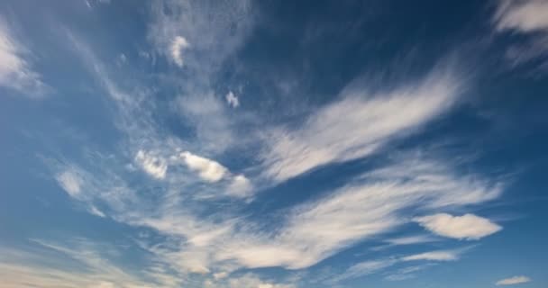 Décalage Temporel Des Nuages Mouvants Sur Ciel Bleu — Video