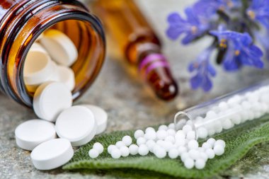 Bitkisel ve homeopatik haplarla alternatif tıp