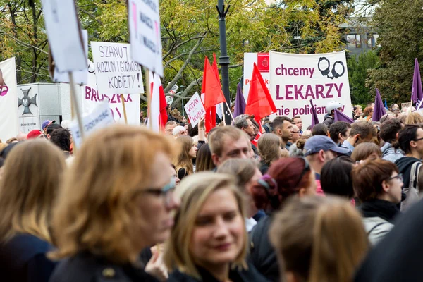 Varsovia, Polonia, 2016 10 01 - protesta contra la ley antiaborto f — Foto de Stock