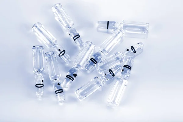 Ampollas translúcidas con líquido en el interior —  Fotos de Stock