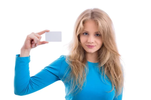 Piękne blond dziewczyna pokazuje puste wizytówki — Zdjęcie stockowe