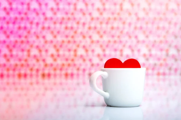 Rotes Herz in einer Kaffeetasse — Stockfoto