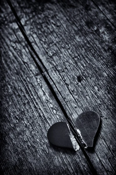 Broken heart dark background — Stock Photo, Image