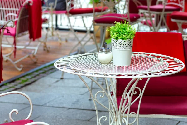 Restaurante europeo - mesas y sillas de lujo — Foto de Stock