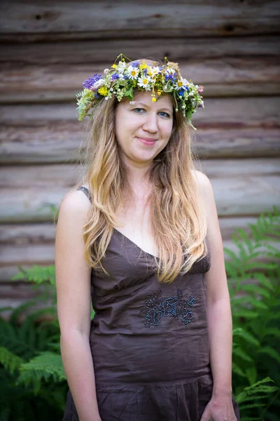 Young woman with wreath on head — Stock Photo, Image