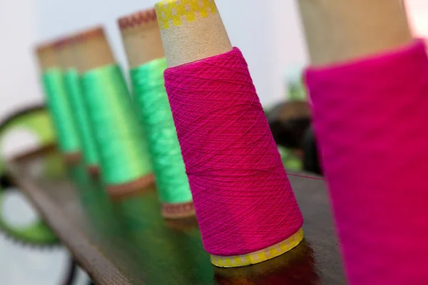 Spools of colorful yarn on a table — Stock Photo, Image