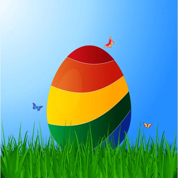 Изогнутое полосатое пасхальное яйцо на траве над синим небом — стоковый вектор
