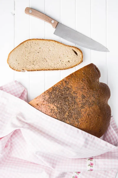 Sliced loaf of bread. — Stock Photo, Image