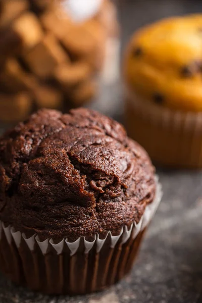 Il gustoso muffin al cioccolato . — Foto Stock