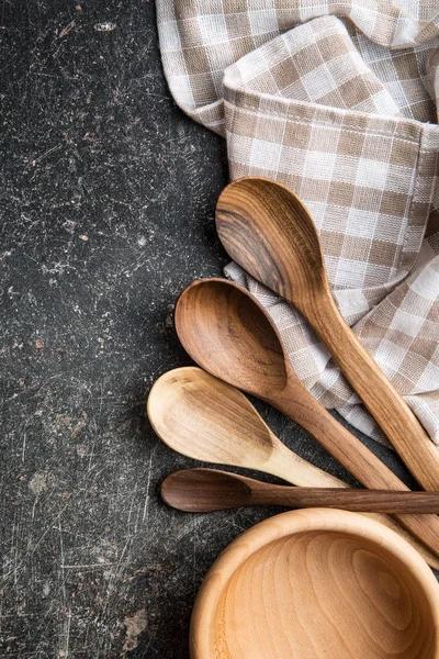 Cucharas y tazón de madera . —  Fotos de Stock