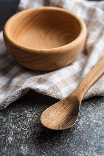 Cuchara y tazón de madera . — Foto de Stock