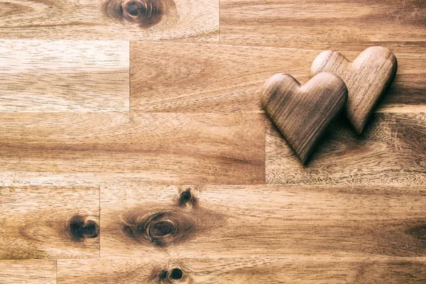 Ręcznie robione drewniane serca. — Zdjęcie stockowe