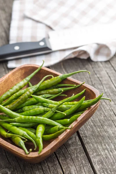 Grüne Chilischoten. — Stockfoto