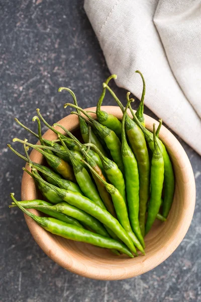 Groene chili peppers. — Stockfoto