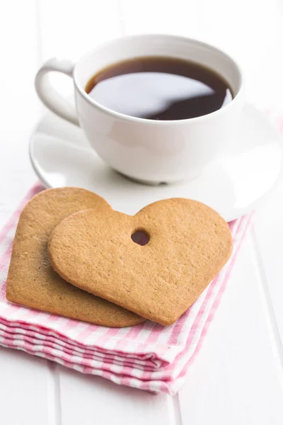 Piernik serce kształt i kawa kubek. — Zdjęcie stockowe