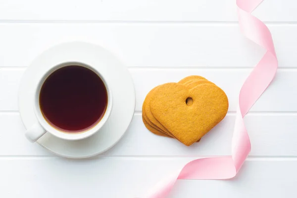 Lebkuchenherzen und Tasse Kaffee. — Stockfoto