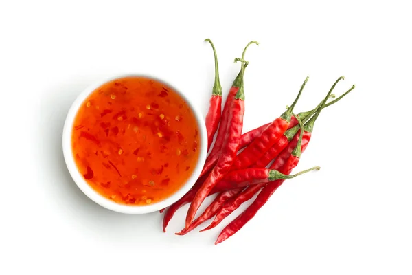 Czerwona papryka chili i sosem chili. — Zdjęcie stockowe