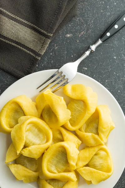 Italian traditional tortellini pasta. — Stock Photo, Image