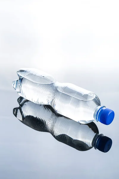 小塑料瓶水. — 图库照片