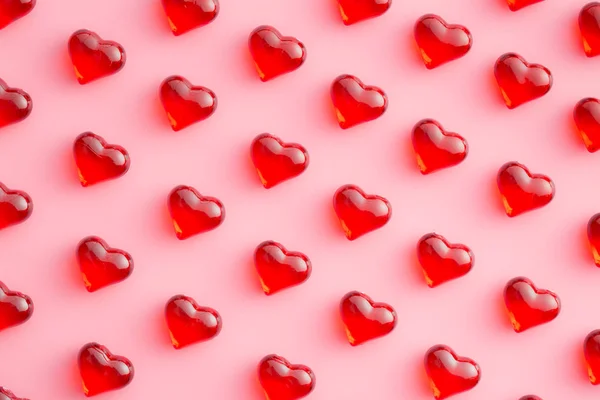Herzen auf rosa Hintergrund. — Stockfoto