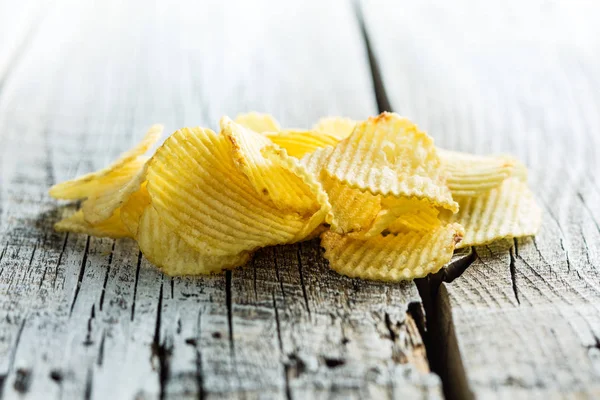 Chrupiące chipsy ziemniaczane. — Zdjęcie stockowe