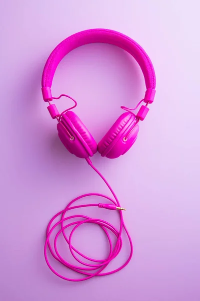 ピンクのビンテージ ヘッドフォン. — ストック写真