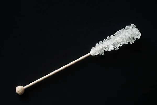 Κρυσταλλική ζάχαρη σε ξύλινο ραβδί. — Φωτογραφία Αρχείου