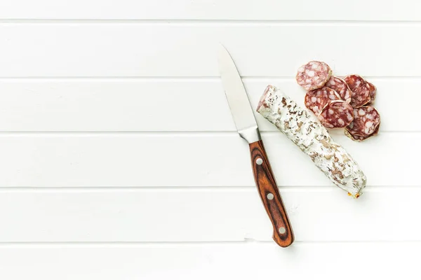 Leckere geschnittene Salami. — Stockfoto