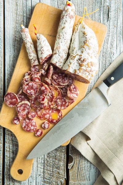 Välsmakande skivad salami. — Stockfoto