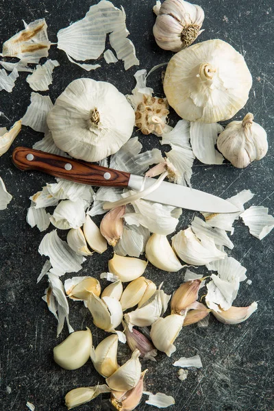 Peeled fresh garlic. — Stock Photo, Image