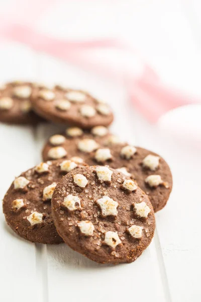 Mörk choklad cookies. — Stockfoto