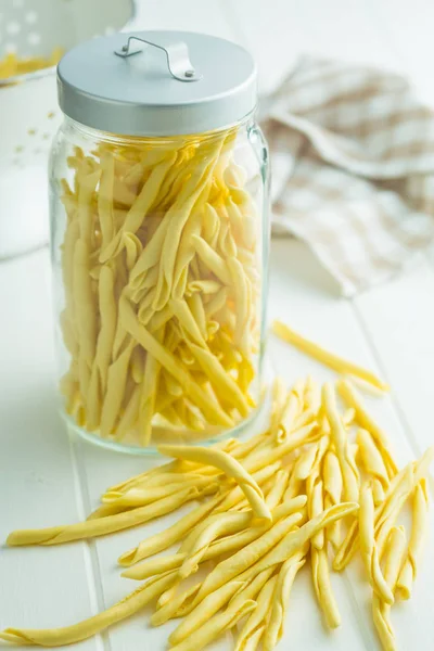 Ruwe Italiaanse pasta. — Stockfoto