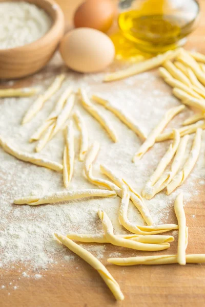 Ruwe Italiaanse pasta. — Stockfoto