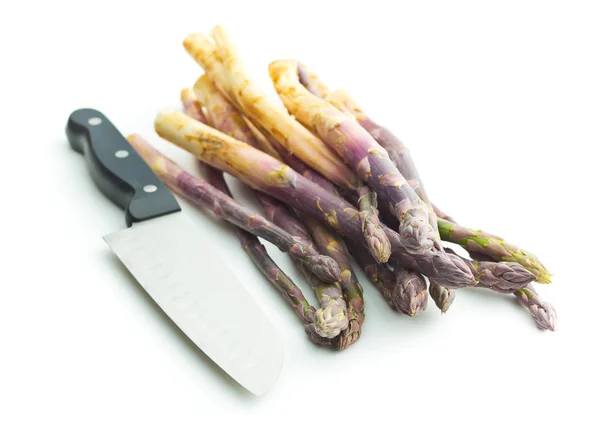 ナイフで紫アスパラガス. — ストック写真