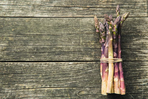 Fresh purple asparagus. — Stock Photo, Image