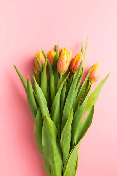 Bund orangefarbener Tulpenblüten. — Stockfoto