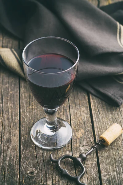 Glas rött vin. — Stockfoto