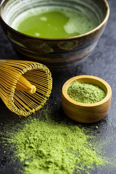 Green matcha tea powder with bamboo whisk , spoon and bowl. — Stock Photo, Image