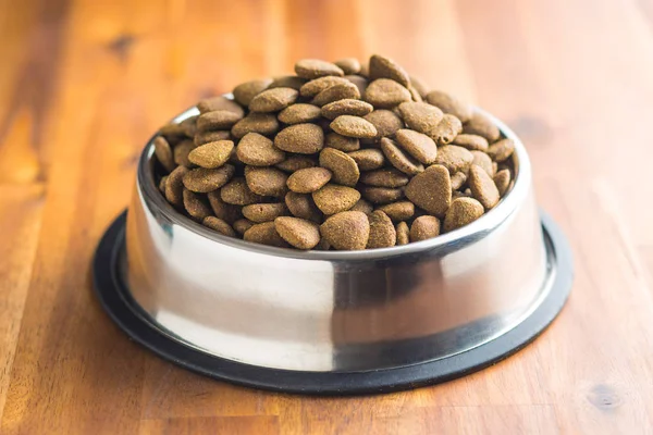 Comida seca para perros kibble . — Foto de Stock