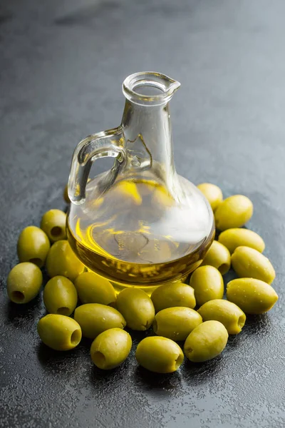 Olio d'oliva e olive. — Foto Stock