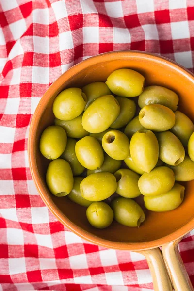 Aceitunas verdes en escabeche . —  Fotos de Stock