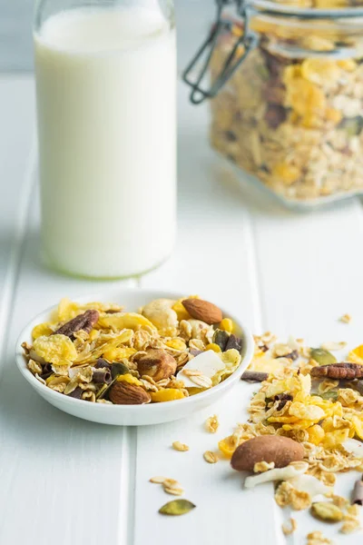 Tasty homemade muesli with nuts. — Stock Photo, Image