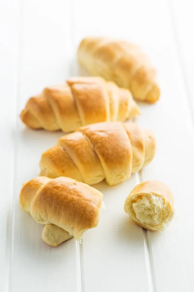 Dolci croissant gustosi . — Foto Stock