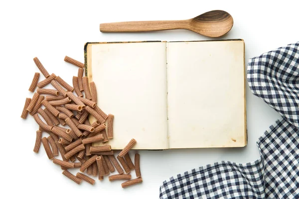 Książkę kucharską puste i włoski makaron. — Zdjęcie stockowe