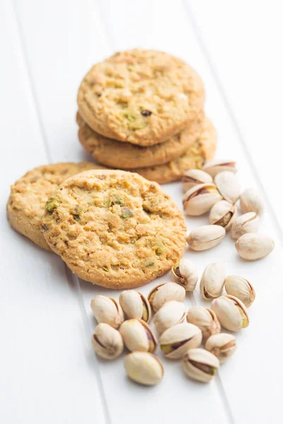 Sweet pistachio cookies and pistachio nuts. — Stock Photo, Image