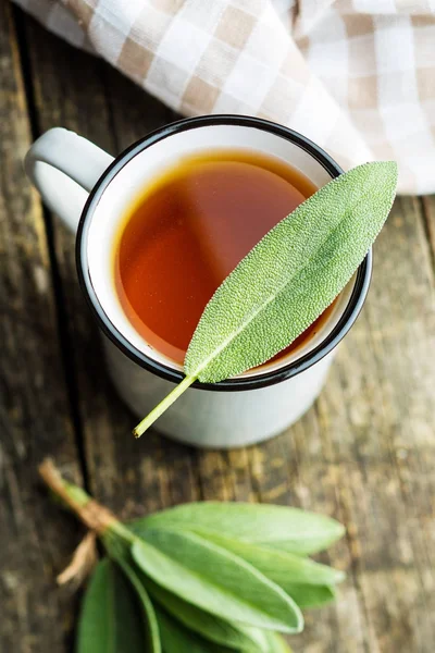 Мудрый чай и листья . — стоковое фото