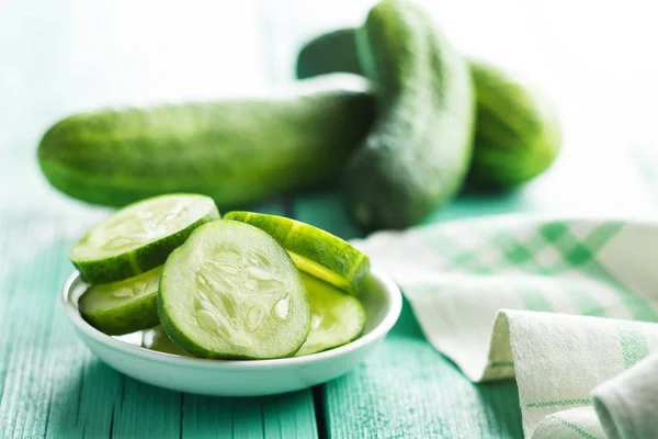 Pepinos verdes en rodajas . — Foto de Stock